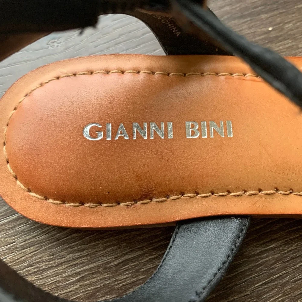 Gianni Bini black leather strappy thong braided sandals side buckle size 8 1/2 - Picture 4 of 5